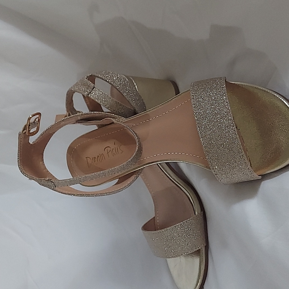 Dream Paris, shoes, size US6, color gold glitter